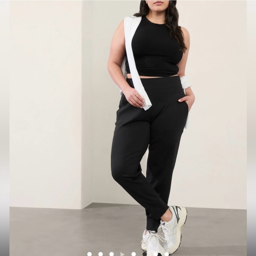 Athleta Venice High Rise Jogger in black, size XS